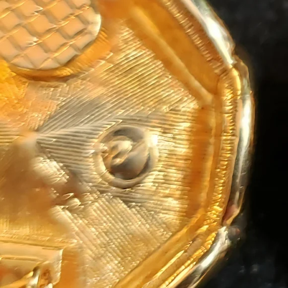 Swarovski Crystals Octagon shaped clip earrings with a big beautiful purple - Picture 3 of 3